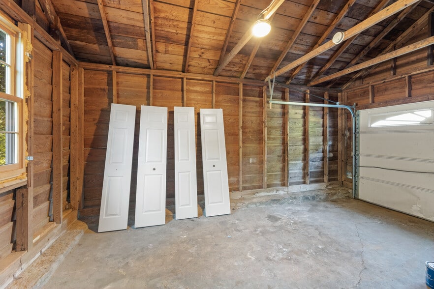 More Photos Of 114 Bulloch Ave, Roswell General Retail For Lease