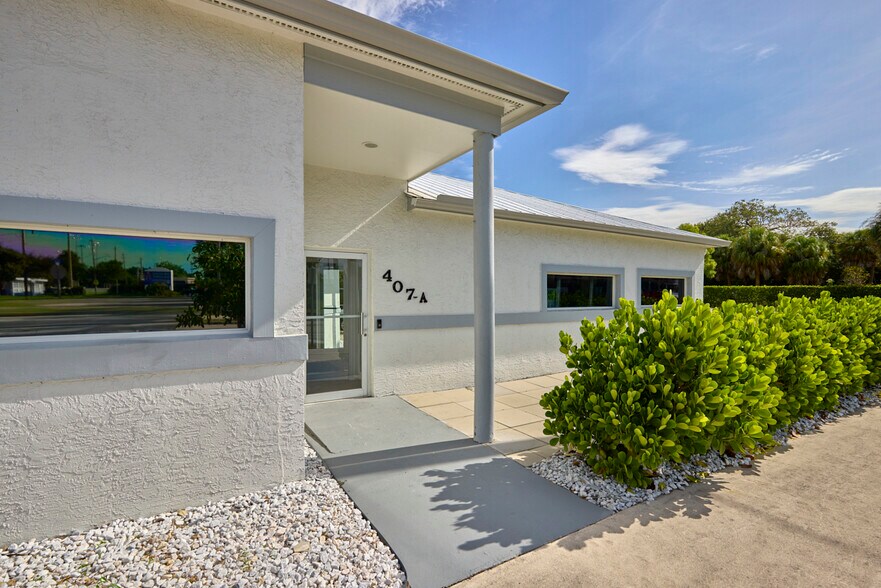 More Photos Of 407 SE Ocean Blvd, Stuart Storefront Retail Office For Lease