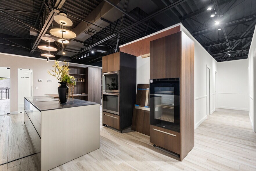 More Photos Of 800 Harbour Dr, Naples Office For Lease