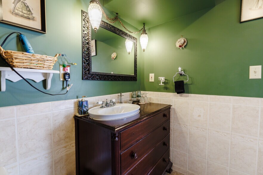 More Photos Of 215 E French Ave, Orange City Hospitality For Sale