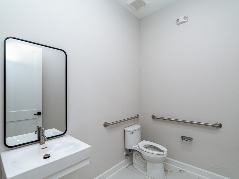 More Photos Of 8503 Union Chappel Rd, Fulshear Office For Sale