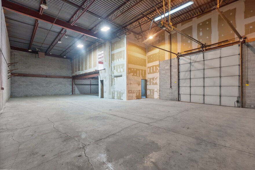 More Photos Of 403-409 Rue Saint-Roch, Montréal Warehouse For Lease