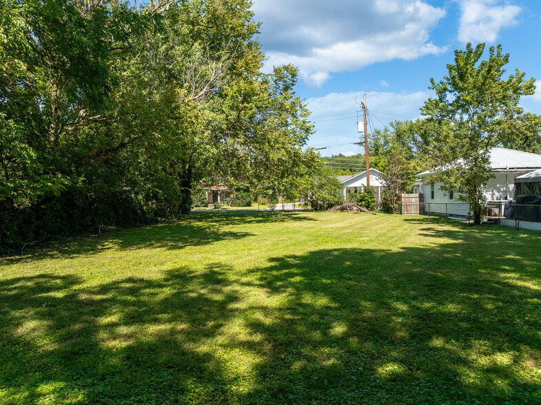 More Photos Of 226 E Main St, Sevierville Freestanding For Sale