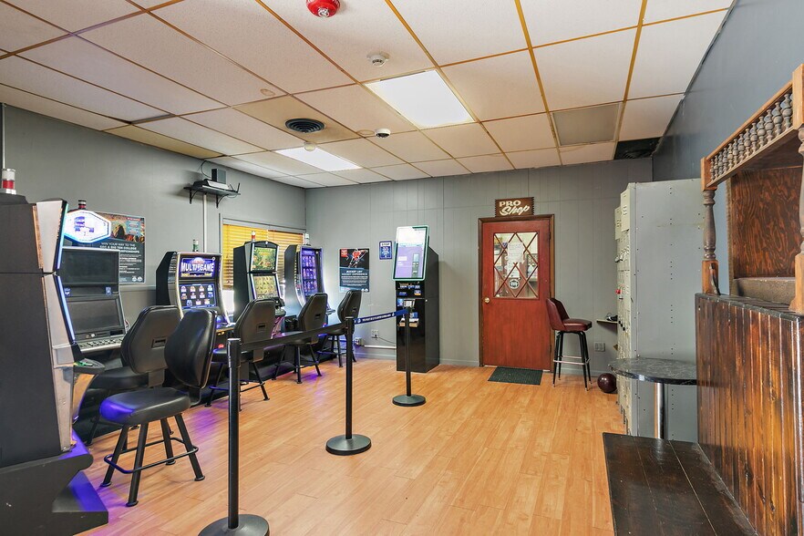 More Photos Of 927 E Railroad St, Sandwich Bowling Alley For Sale