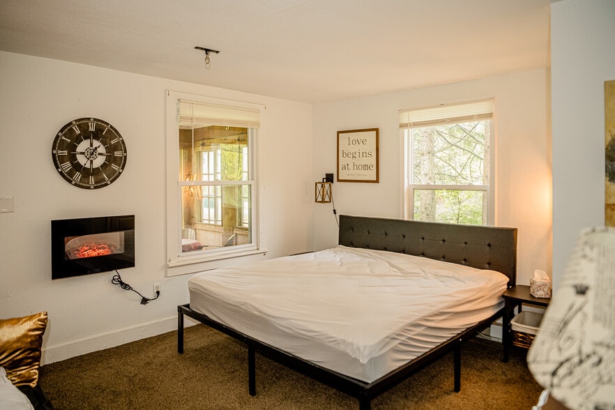 More Photos Of 2735 PA-390, Canadensis Hospitality For Sale