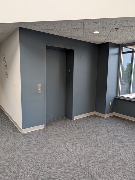 More Photos Of 258 Corporate Dr, Madison Office For Lease