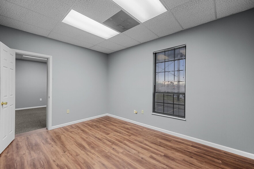 More Photos Of 4171-4193 Crescent Dr, Saint Louis Medical For Sale