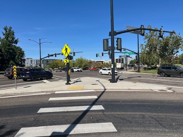 More Photos Of 550 S Broadway Ave, Boise General Retail For Lease