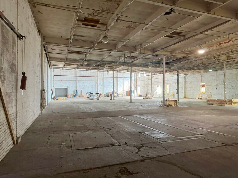 More Photos Of 105 E Holly St, Goldsboro Warehouse For Sale