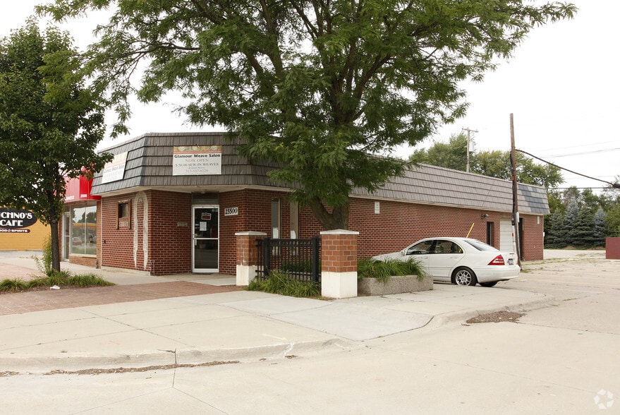 Primary Photo Of 25500 5 Mile Rd, Redford Township Storefront For Sale
