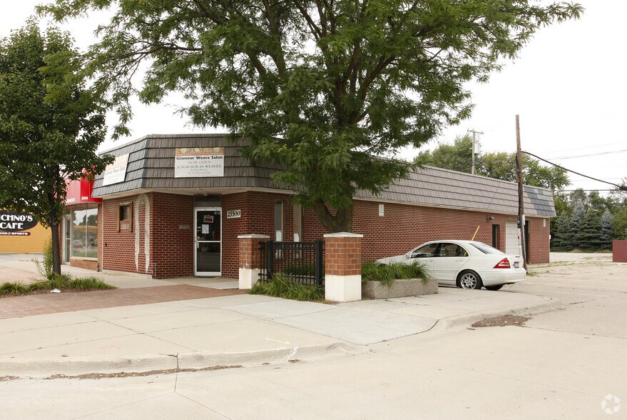 Primary Photo Of 25500 5 Mile Rd, Redford Township Storefront For Sale