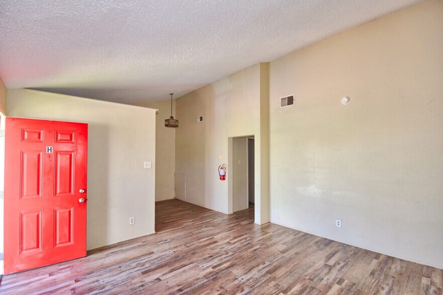 More Photos Of 303-511 E Reagan Rd, Beeville Multifamily For Sale
