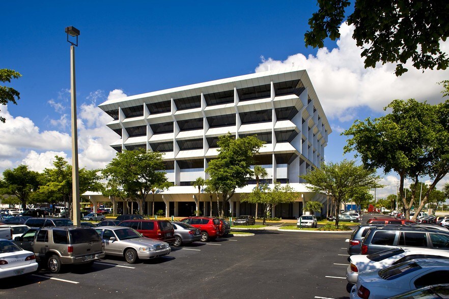 More Photos Of 1800 Eller Dr, Fort Lauderdale Office For Lease
