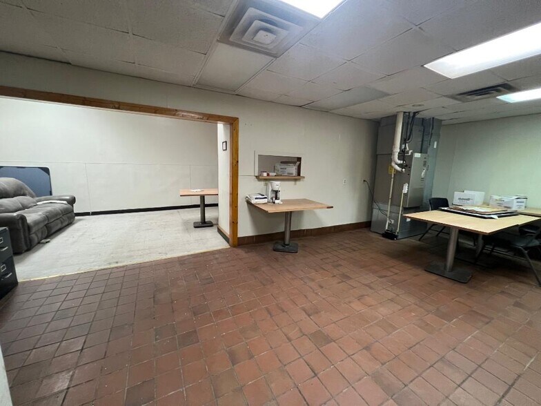 More Photos Of 625 8th St, Huntington Office For Lease