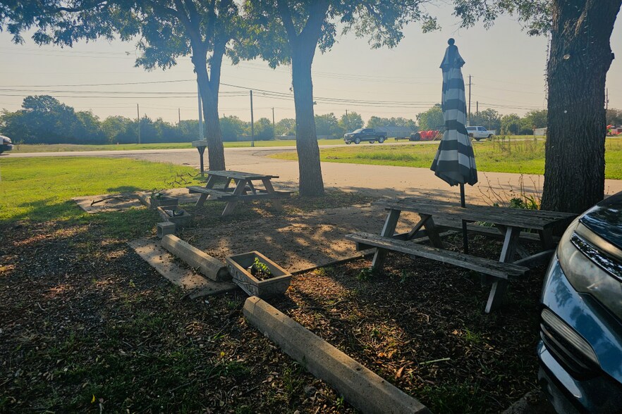 More Photos Of 709 N Powell Pky, Anna Office For Lease