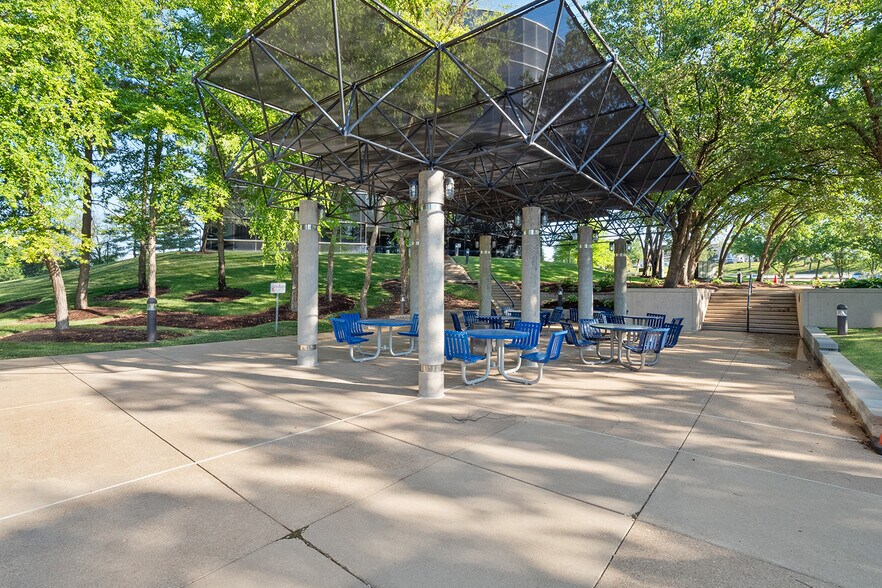 More Photos Of 1807 Park 270 Dr, Maryland Heights Office For Sale