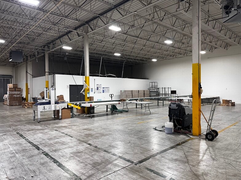 More Photos Of 175 E Broadway Ave, Westerville Warehouse For Lease