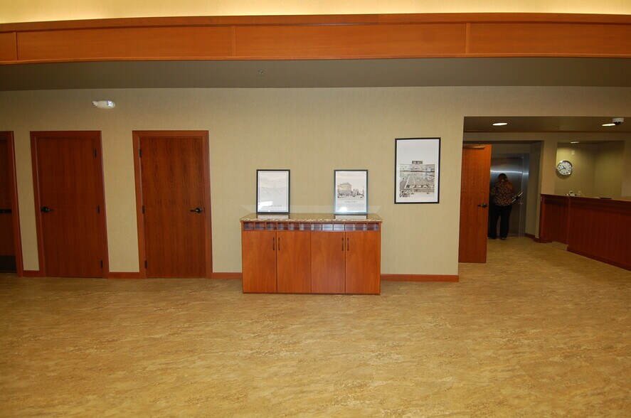 More Photos Of 640 Highway 1 W, Iowa City Office For Sale