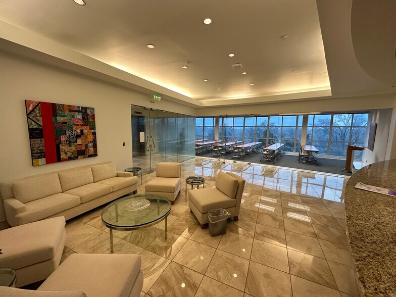 More Photos Of 3725 Champion Hills Dr, Memphis Office For Sale