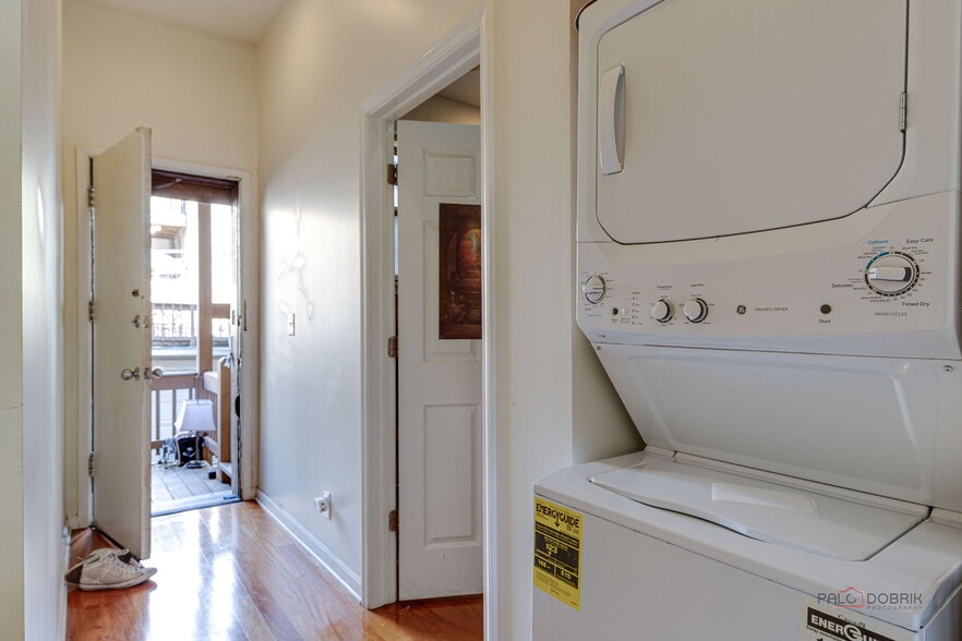 More Photos Of 902 W Newport Ave, Chicago Apartments For Sale