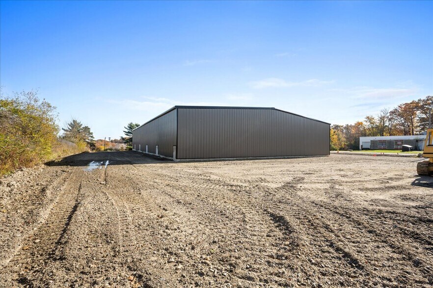 More Photos Of 15 Technology Dr, Auburn Warehouse For Lease