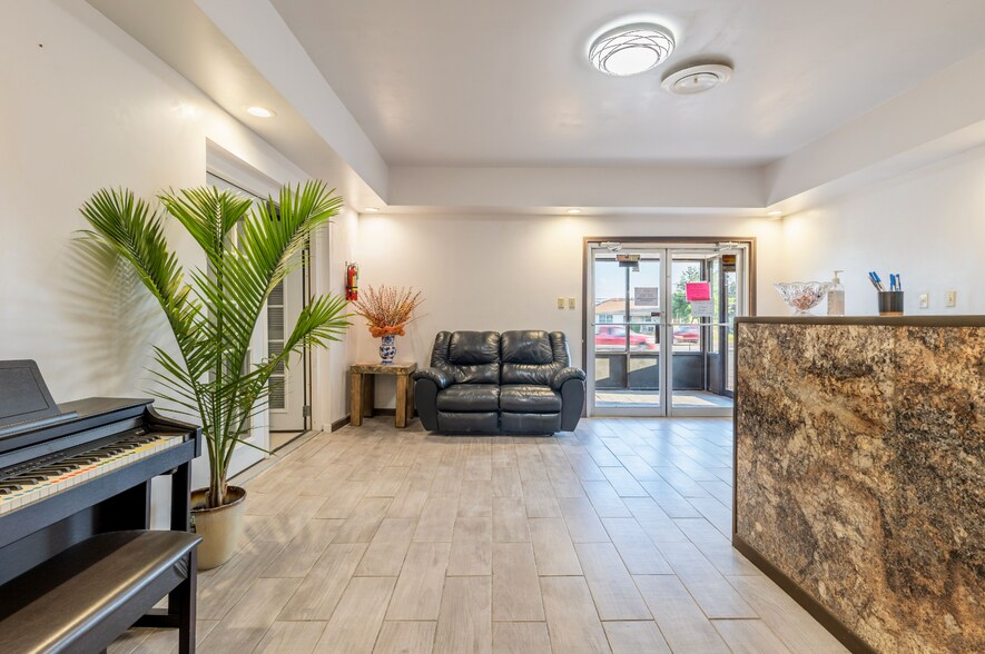 More Photos Of 1200 W Cameron Ave, Rockdale Hotel For Sale