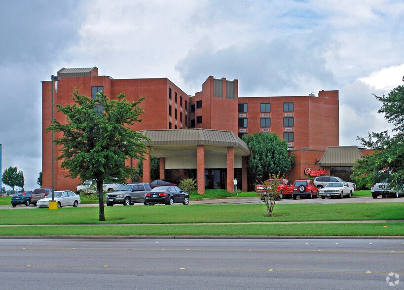 More Photos Of 1721 E Central Texas Expy, Killeen Hotel For Sale