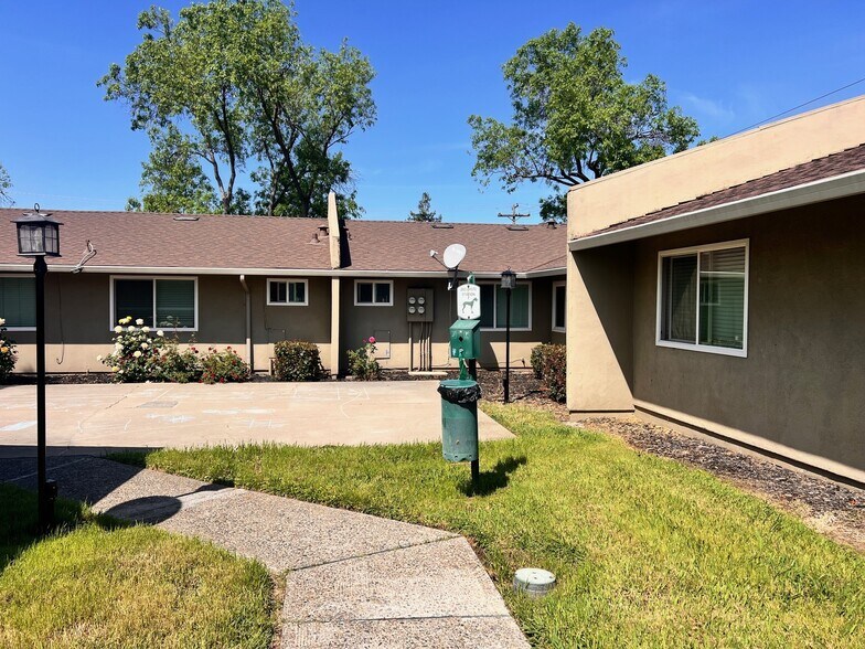 More Photos Of 6815 24th St, Sacramento Multifamily For Sale