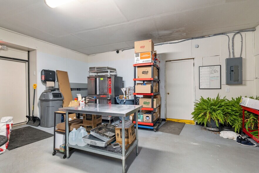 More Photos Of 140 Clinton St, Schenectady Storefront Retail Residential For Lease