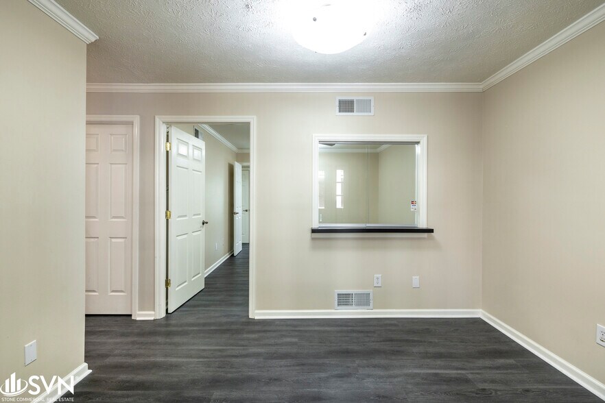 More Photos Of 274 Southland Dr, Lexington Office For Sale