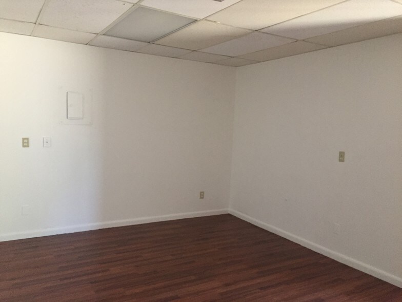 More Photos Of 6238 Presidential Ct, Fort Myers Medical For Sale