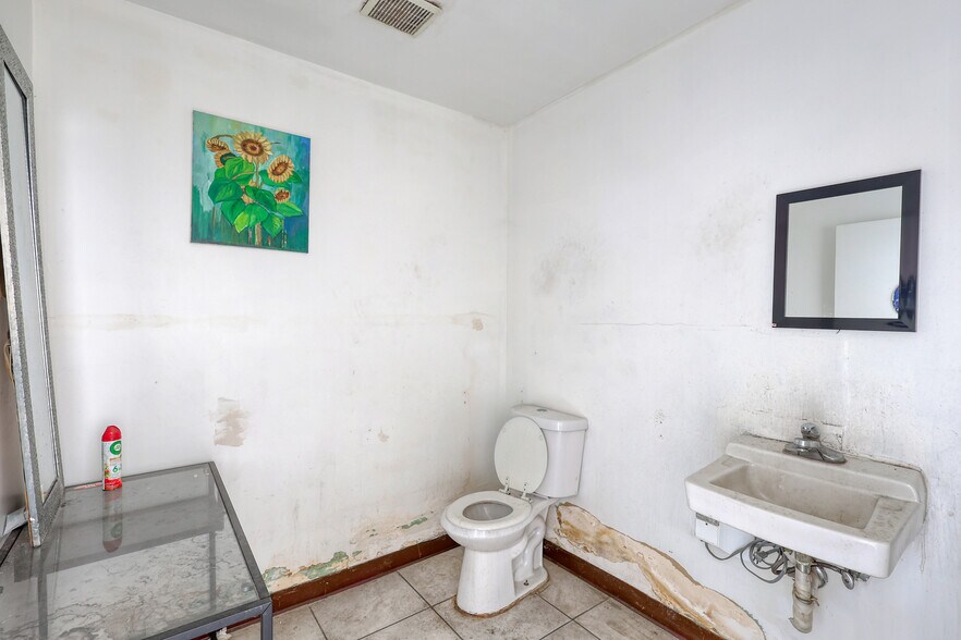 More Photos Of 784 Crocker St, Los Angeles Warehouse For Sale