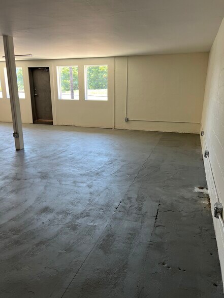 More Photos Of 48017 Highway 58, Oakridge Storefront For Sale