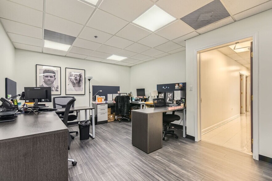 More Photos Of 271-285 E Helen Rd, Palatine Light Distribution For Sale