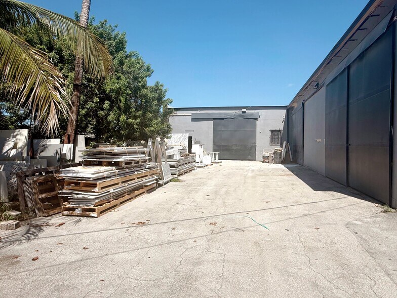 More Photos Of 4725 NW 36th Ave, Miami Warehouse For Lease