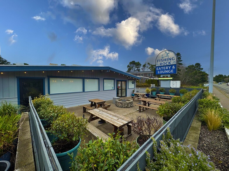 Primary Photo Of 3245 N Highway 101, Depoe Bay Restaurant For Sale