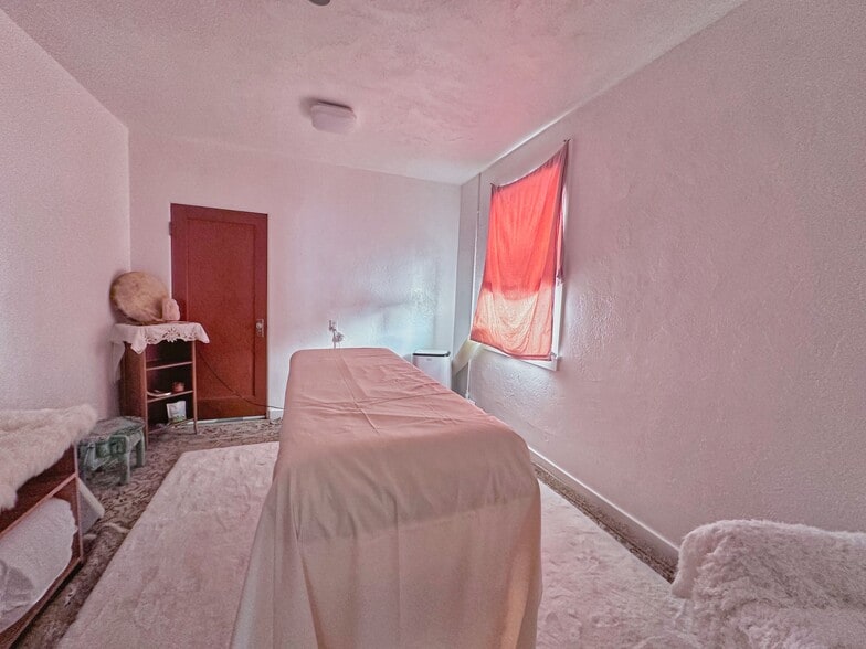 More Photos Of 111 2nd S Ave, Okanogan Storefront Retail Office For Sale