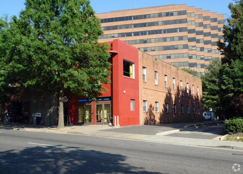 More Photos Of 2039 Wilson Blvd, Arlington Storefront For Lease