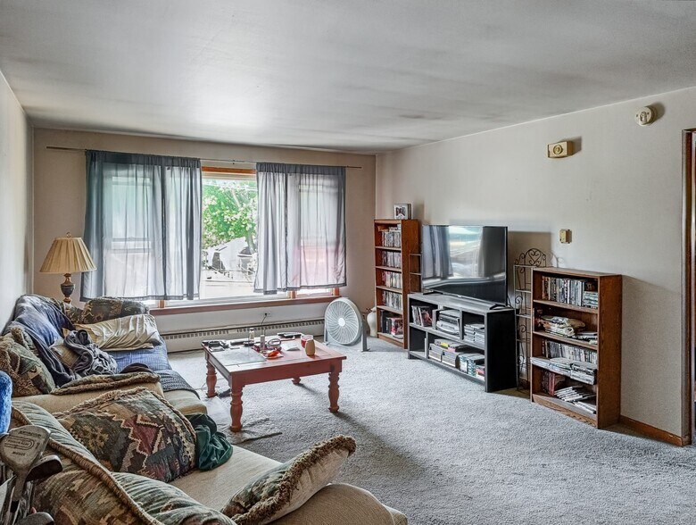 More Photos Of 9250 S Kedzie Ave, Evergreen Park Multifamily For Sale