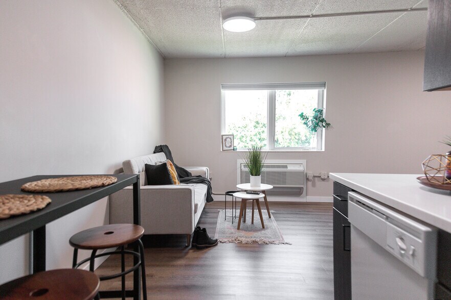 More Photos Of 125 Byrd Ave, Neenah Apartments For Sale