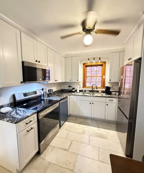 More Photos Of 1004 Park Ave, Galena Specialty For Sale