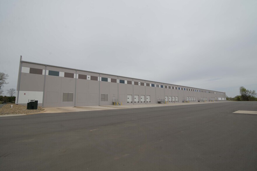 More Photos Of 194 Springhill Farm Rd, Fort Mill Warehouse For Lease