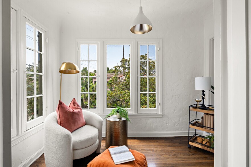 More Photos Of 1040 S Longwood Ave, Los Angeles Apartments For Sale