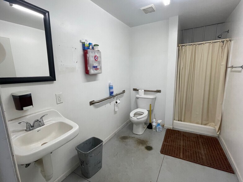 More Photos Of 9280 Knapp Rd, Houghton Lake Service For Sale