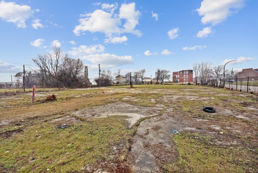 More Photos Of 2600 N Florissant Ave, Saint Louis Flex For Sale