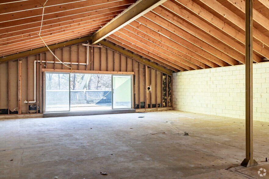 More Photos Of 950 J Clyde Morris Blvd, Newport News Hotel For Sale