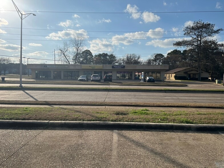 More Photos Of 8236-8240 Jewella Ave, Shreveport Storefront Retail Office For Sale