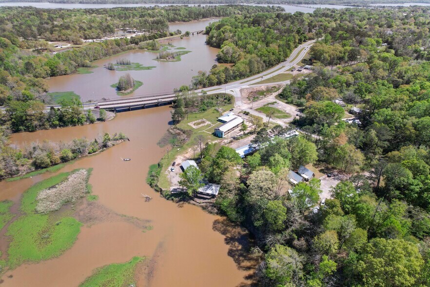 More Photos Of 1010 N Eufaula Ave, Eufaula Hotel For Sale