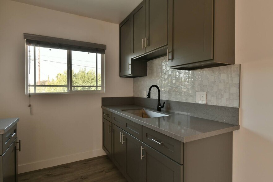 More Photos Of 6221 Corona Ave, Bell Apartments For Sale
