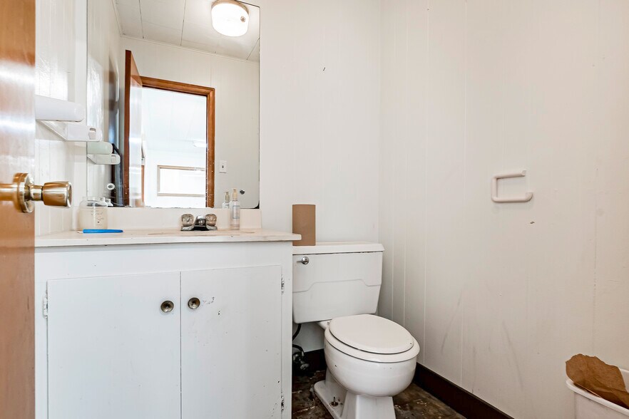 More Photos Of 9170 S Choctaw Dr, Baton Rouge Warehouse For Lease